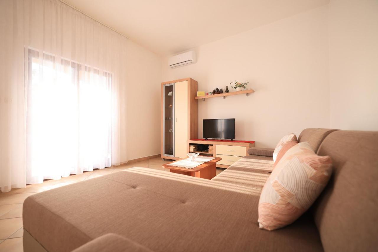 Apartments Ana Петрчане Экстерьер фото