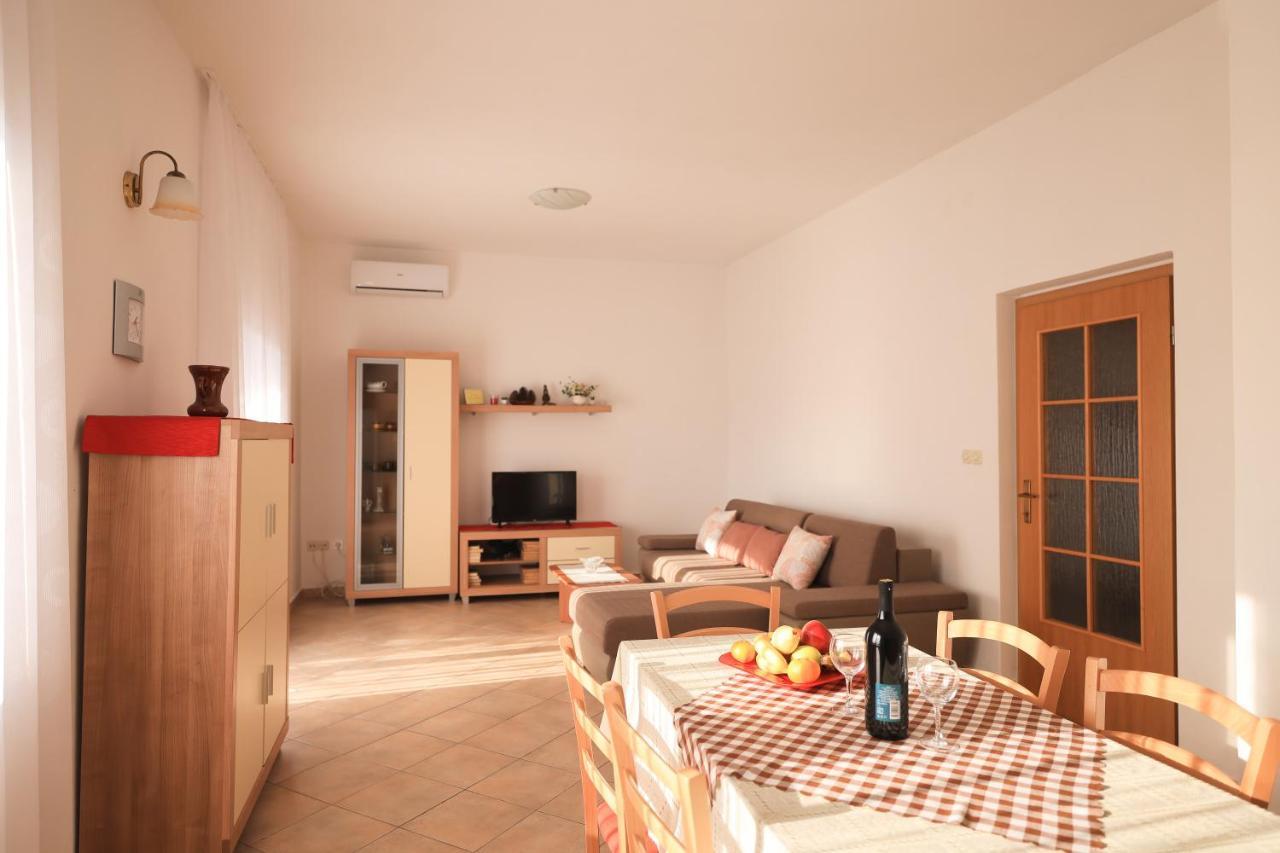 Apartments Ana Петрчане Экстерьер фото