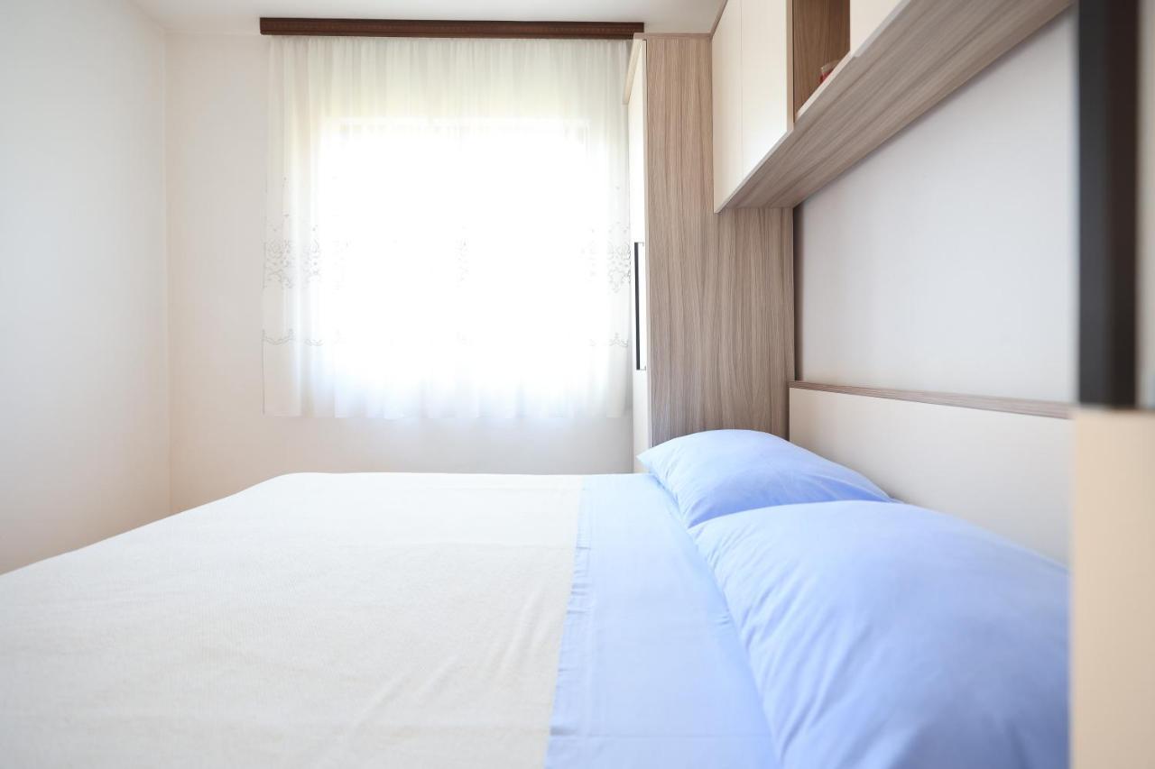 Apartments Ana Петрчане Экстерьер фото