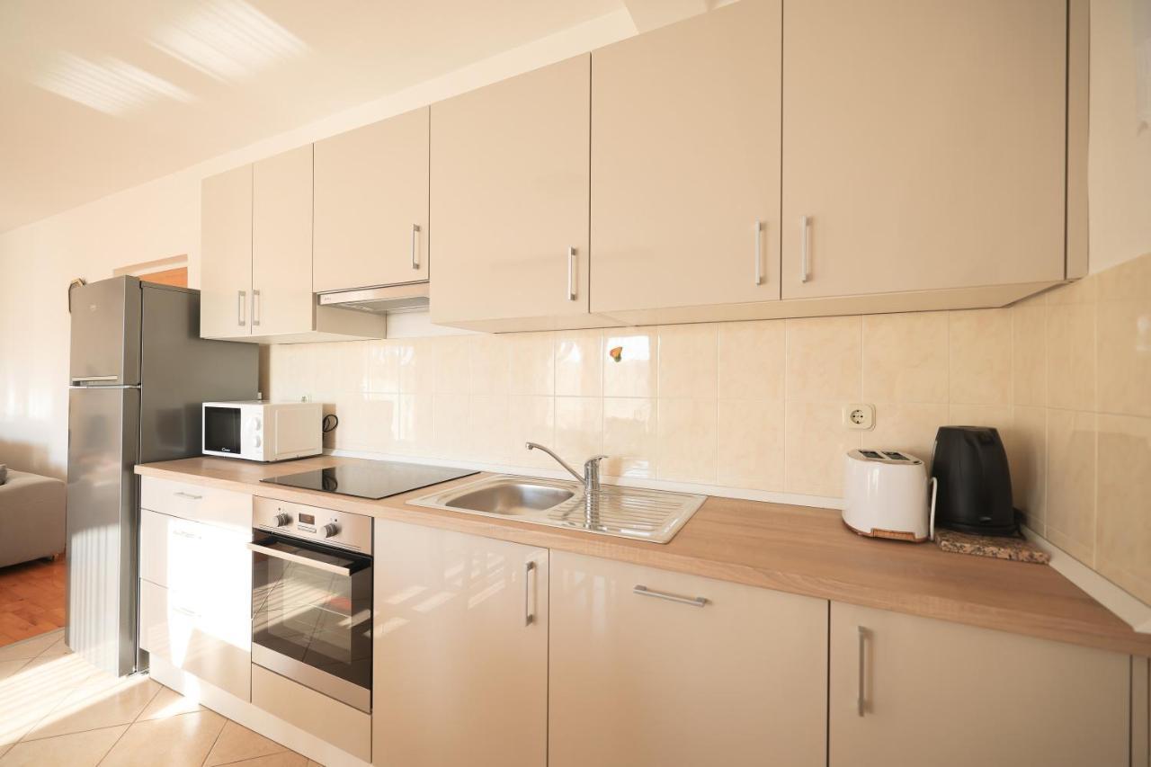 Apartments Ana Петрчане Экстерьер фото