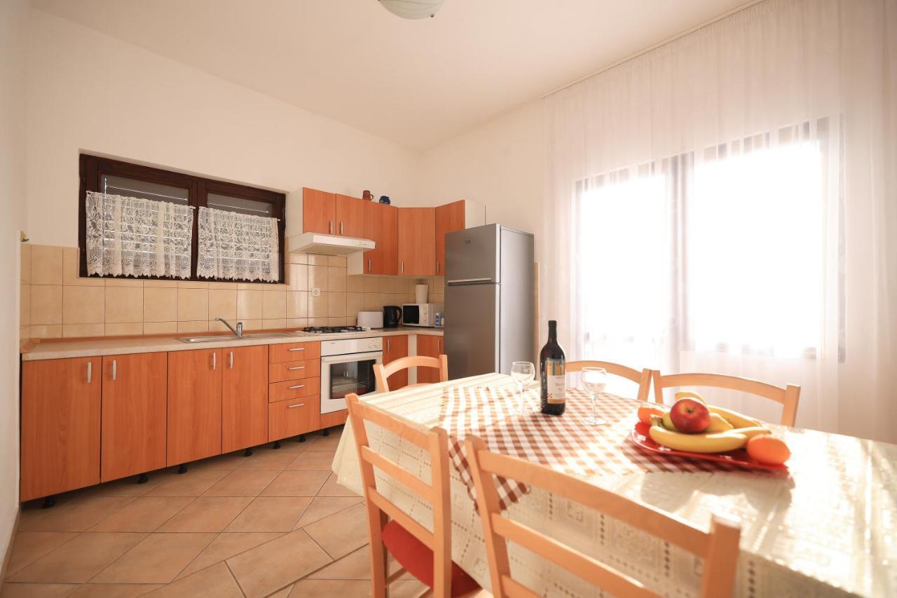 Apartments Ana Петрчане Экстерьер фото