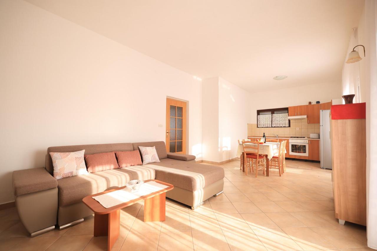 Apartments Ana Петрчане Экстерьер фото