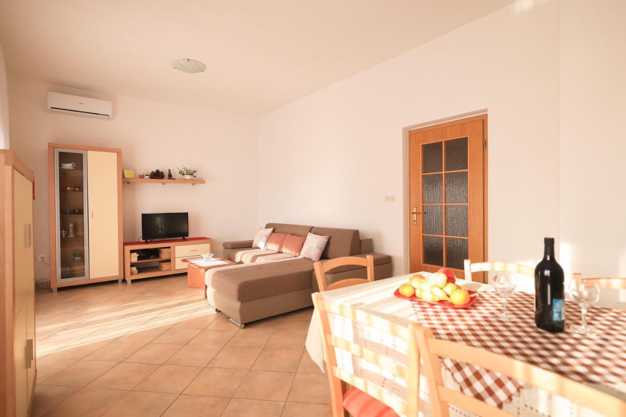 Apartments Ana Петрчане Экстерьер фото