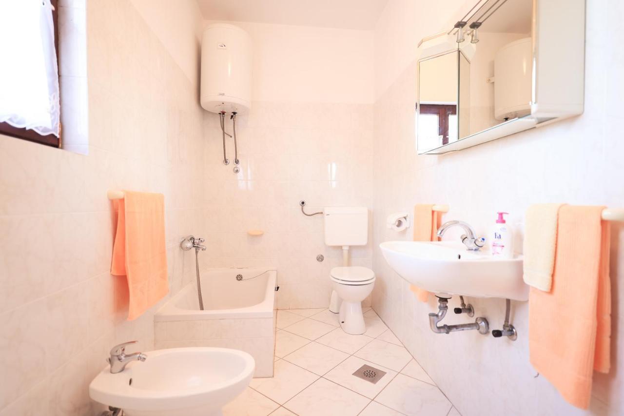 Apartments Ana Петрчане Экстерьер фото