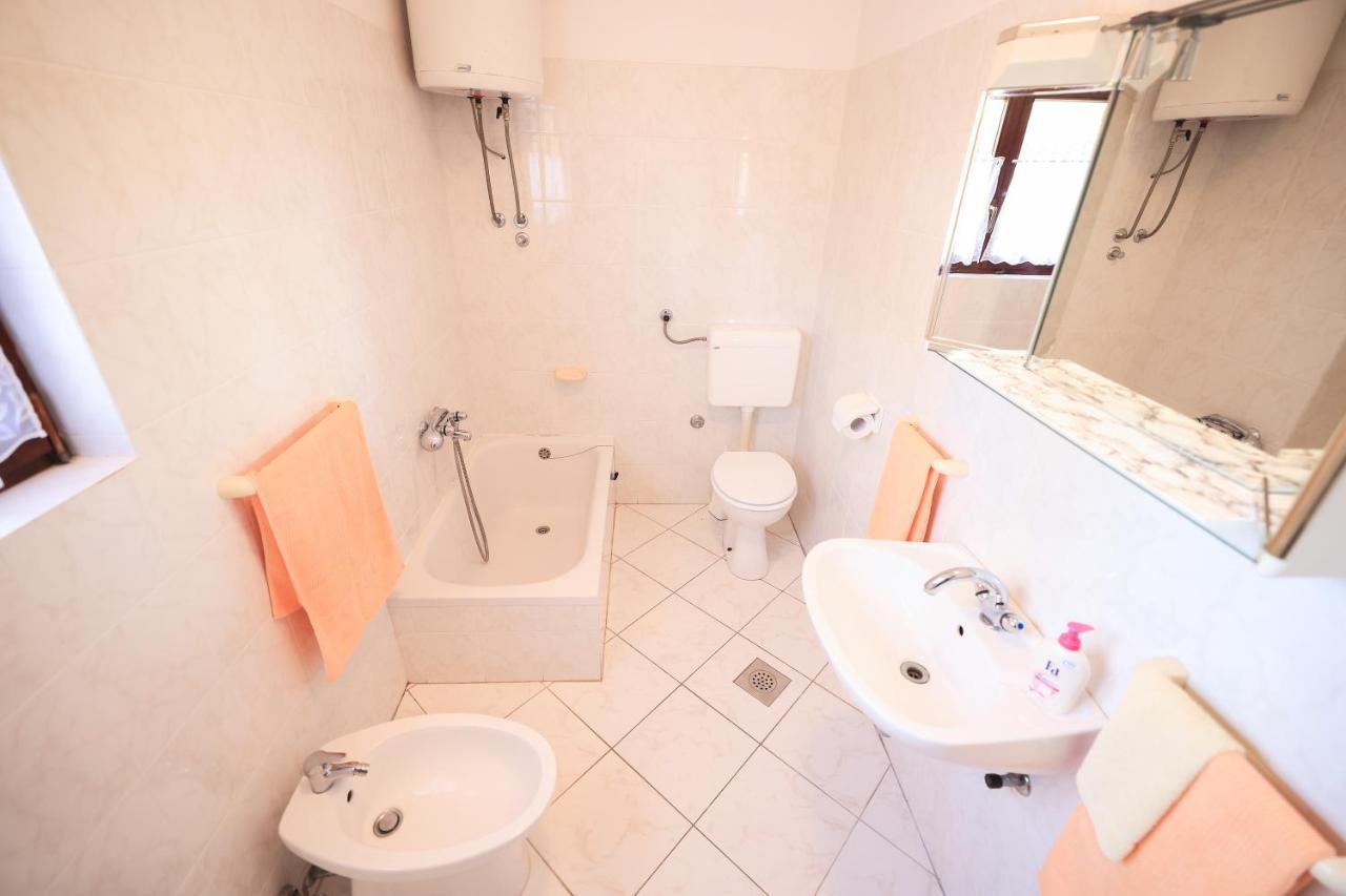 Apartments Ana Петрчане Экстерьер фото