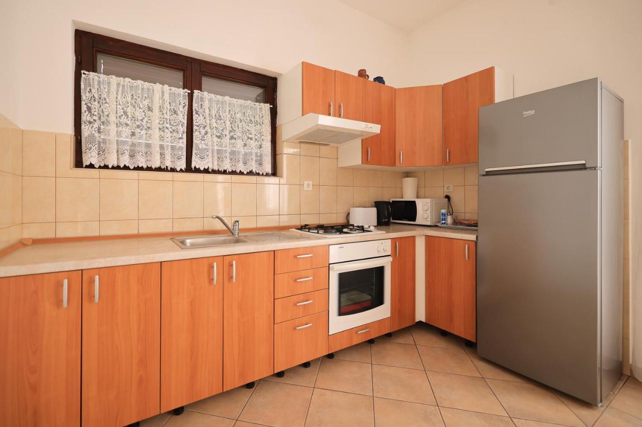 Apartments Ana Петрчане Экстерьер фото