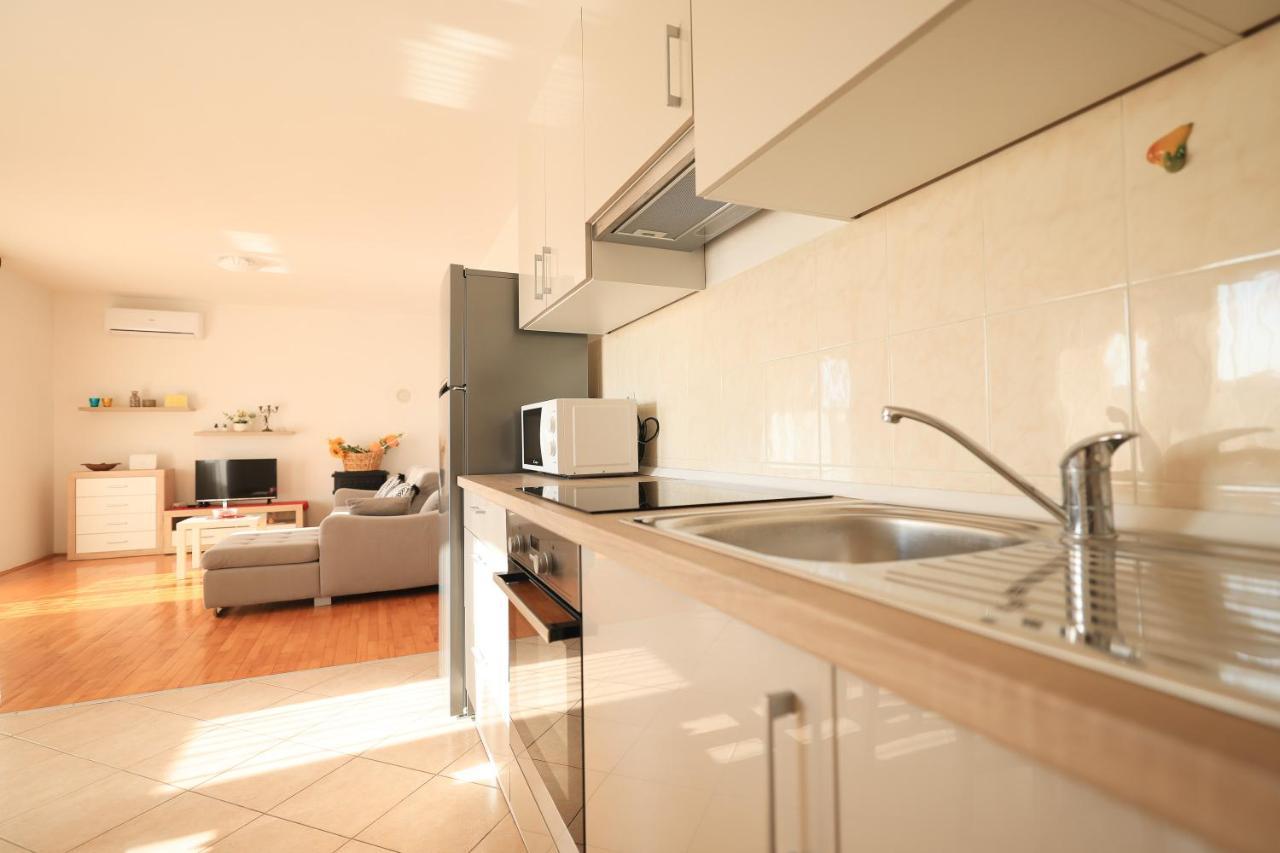 Apartments Ana Петрчане Экстерьер фото
