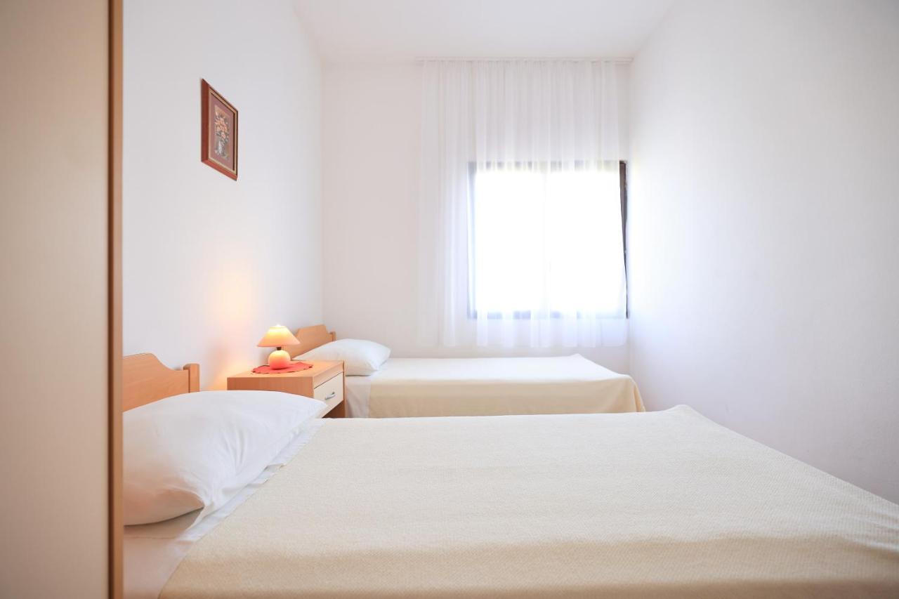 Apartments Ana Петрчане Экстерьер фото